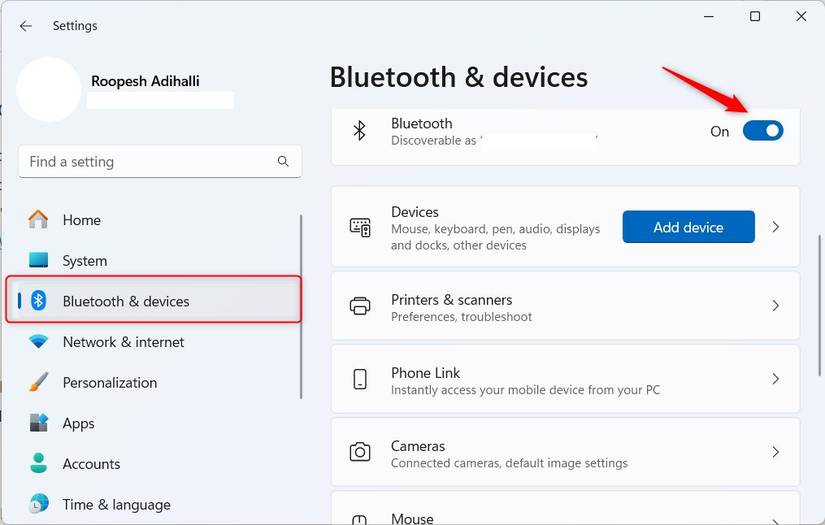 Windows 11 Settings window highlighting Bluetooth and devices toggle